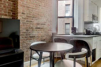 Blueground Nolita balcony nr Bowery NYC-1949, New York (Foto 5)