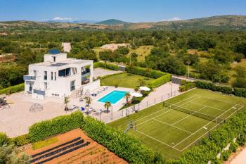 Villa Marijeta exclusive 5 star villa with 50sqm private pool, 6 bedrooms and playroom, Split (photo 3)