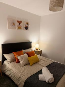 Luxury and Cosy Apartment near Old Trafford M16 ,Free Private Parking,Fast Wi-Fi,Self Check-In Anytime Perfect For Late Arrivals, 5 Minutes to Old Trafford Stadium, Manchester (photo 4)