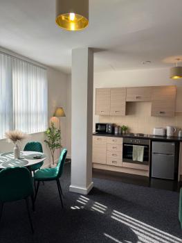 Luxury and Cosy Apartment near Old Trafford M16 ,Free Private Parking,Fast Wi-Fi,Self Check-In Anytime Perfect For Late Arrivals, 5 Minutes to Old Trafford Stadium, Manchester (photo 5)