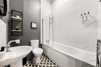 Stylish 3 bed Birmingham Apartment, Birmingham (photo 3)