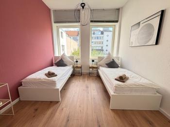 XXL City Apartment - 5 bedrooms - free parking - MalliBase Apartments, Hannover (photo 5)