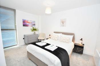 Modern 2 Bed Flat in Central Manchester w Balcony, Manchester (photo 5)
