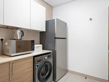 Luxury 2BR near Burj Khalifa with Rooftop Pool, City & Canal Views, Free Parking, Dubaj (fotografie 5)