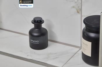 Newly Renovated 4BDR Cottage House By Homebird Property Management Short Lets & Serviced Accommodation Leeds With Private Parking & Netflix, Лидс (фото 3)