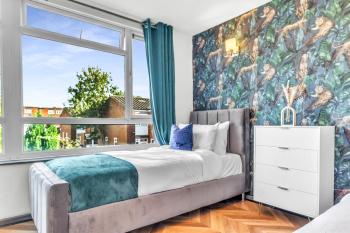 Large 4 Bedroom House - Sleeps 10 - Birmingham City Centre - Perfect for Work, Families, Groups, Business Travellers & Contractors - FREE PARKING - By 02 Academy, Bullring, Newstreet, Selfridges - SMART TVs in all rooms, Birmingham (photo 5)
