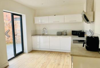 Stylish, Spacious 2-Bed Apartment, Guests 5, Contractor-Friendly, Secure Parking, Free Wi-Fi, Gloucestershire (foto 2)