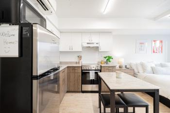 Top Location - Cozy & Bright MTL studio near metro, Montreal (fotografie 5)