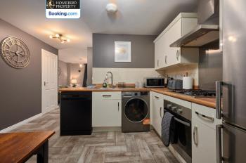 4 Bedroom House By Homebird Property Management Short Lets & Serviced Accommodation Leeds with Parking, Garden & Patio Area, Leeds (Foto 3)