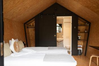 Tenthuisje in het groen, een suite met eigen badkamer, Каллантсог (фото 5)
