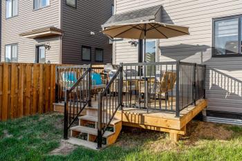 King Bed, AC, Fenced Yard, Family Friendly, 5 min South Health Campus, Calgary (zdjęcie 3)