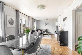 Modern stor & ljus villa nära centrum, Växjö (fotografie 2)