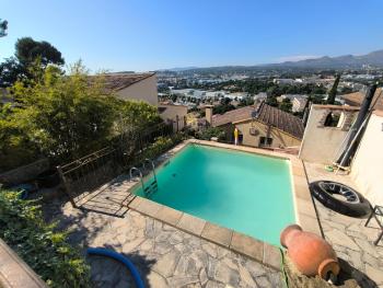 Maison provençale, vue, terrasses et piscine, Marseille (photo 2)
