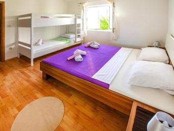 Apartment in Seline near the sea with seaview, Starigrad-Paklenica (Foto 4)
