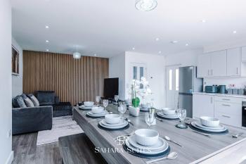 Stylish 4BR Home - Birmingham Stay - Cadbury World & QE Hospital - Parking, Бирмингем (фото 3)