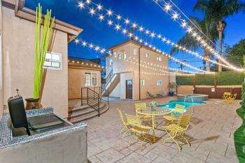 Beverly Grove Spanish Oasis with Pool and detached Guest House, Los Angeles (fotografie 2)