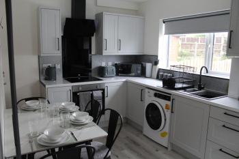 House - Sleeps 4 - Parking - Garden - City Centre, Лидс (фото 5)