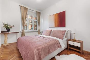 Grand Elegant Family Stay - AC, Netflix & Old Town, Bratislava (fotografie 3)