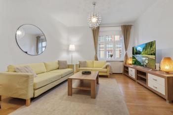 Grand Elegant Family Stay - AC, Netflix & Old Town, Bratislava (fotografie 2)