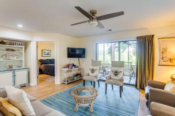Condo with Golf Course Views Less Than 1 Mi to Sunset Beach!, Сансет-Бич (фото 2)