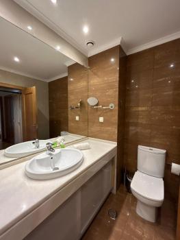 Lux Apt in Priv Condo with Pool, near Beach, Parking & Easy Access to Lisbon, Parede (zdjęcie 4)