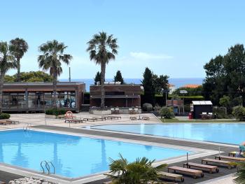 Lux Apt in Priv Condo with Pool, near Beach, Parking & Easy Access to Lisbon, Parede (zdjęcie 3)