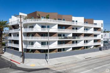 Silver Lake 1 Bedroom Condo Suite with Balcony and Parking, Los Angeles (photo 2)