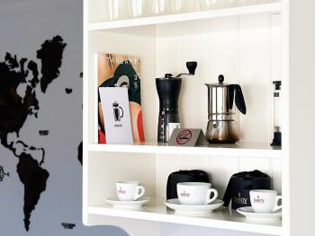 Bright Central Sofia Flat with Coffee-Lovers Touch by Flat Mаnager, Sofia (Foto 2)