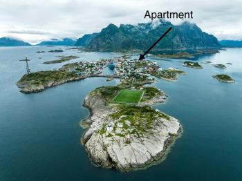 Modern with mountains and sea views in Henningsvær, Henningsvaer (foto 3)