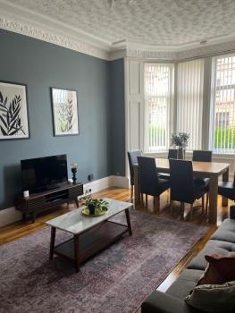 3BR Apt Near Ibrox Subway Sleeps 7 and Parking, Glasgow (Foto 3)