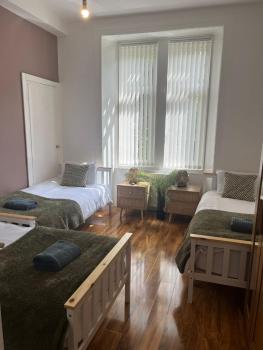3BR Apt Near Ibrox Subway Sleeps 7 and Parking, Glasgow (Foto 4)