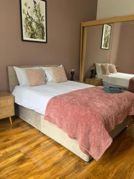 3BR Apt Near Ibrox Subway Sleeps 7 and Parking, Glasgow (Foto 5)