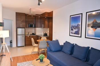 Cozy Flat with Pool & Mountain Views, Near Gondola by Flat Mаnаger, Bansko (Foto 3)