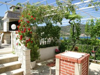 Apartment in Vinisce 100m from the Sea, Vinišće (foto 2)