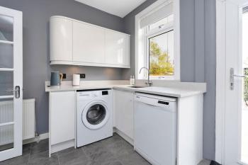 Crewe Apartment - Stylish 2 bedroom apt, Garden, Free parking, Edin City, Эдинбург (фото 5)