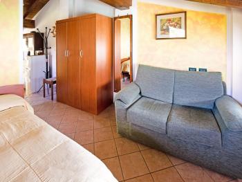 Cottage in Parole near Forest and Lake, Crone (fotografie 2)