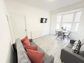 2BR, Sleeps 6, Glasgow Green, Free Parking & Walk Dist to City Centre, Glasgow (photo 3)