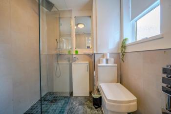 Stunning 1 Bedroom 4 Guest Flat by Anfield Stadium, Liverpool (photo 5)