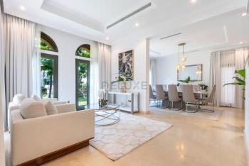 Private Beachfront Villa with Pool Access, Minutes from Nakheel Mall and Monorail, Canal Cove, Palm Jumeirah by Deluxe Holiday Homes, Dubai (photo 5)