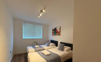 24-7 Secured City Centre Apartments with Free Underground Parking and WiFi, Birmingham (photo 5)