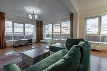Skyline Penthouse with Sunset Views, Jacuzzi & Free Parking, Riga (fotografie 2)