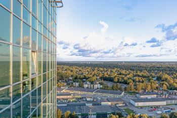 Skyline Penthouse with Sunset Views, Jacuzzi & Free Parking, Riga (fotografie 4)