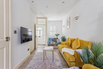 Charming Windsor Cottage, Castle Views, Garden & Walk Everywhere - By Tempstay, Windsor (Foto 2)