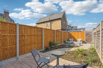 Charming Windsor Cottage, Castle Views, Garden & Walk Everywhere - By Tempstay, Windsor (Foto 3)