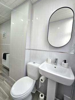 Spacious Haven with Free Parking, Glasgow (zdjęcie 5)