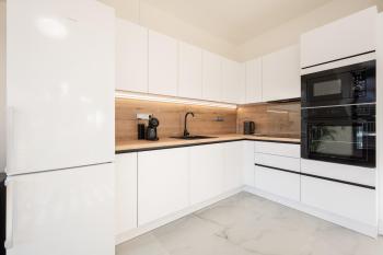 Large Apartment in a Quiet Area with Terrace & Free Garage, Brno (fotografie 2)