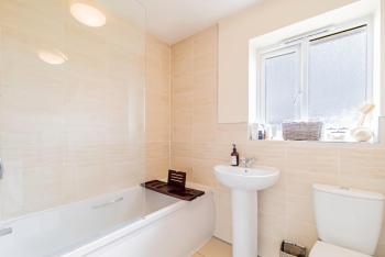 Three Bedroom Birmingham Stay Free Parking Perfect for Families Travellers Professionals M6, Бирмингем (фото 5)