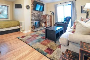 First floor studio Resort access Portable AC, Beech Mountain (foto 5)