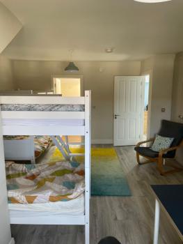 Spacious, modern room for families in a shared family home, Dublín (foto 3)