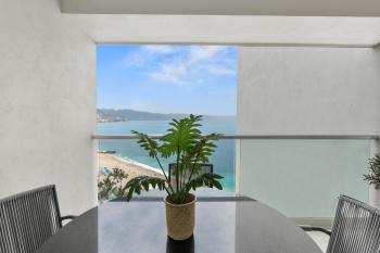 Oceanfront, five star one bedroom new condo, Puerto Vallarta (Foto 4)